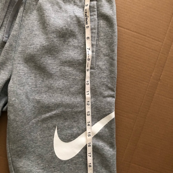 Awesome and comfortable Nike fleece shorts - Picture 6 of 8